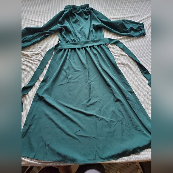 Womens Green Round Neck Full Length Long Sleeve Dress Size Medium - Picture 2 of 14